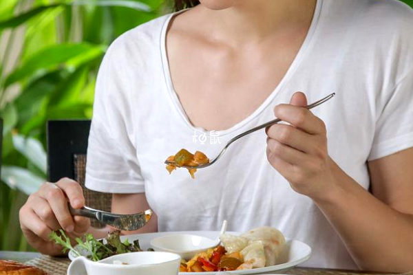 孕期反应大可能和饮食有关