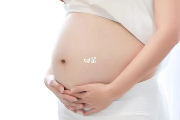 怀女孩胖腰并不准确