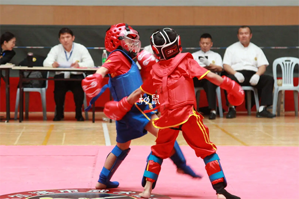 小孩子练习散打容易造成拉伤