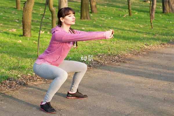 膝蹲运动能够缓解痛经