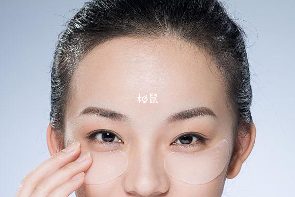 生男孩两眉之间的肤色光亮发明
